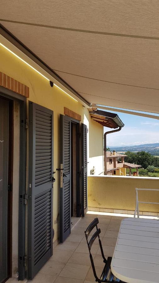 La Casa Di Marco E Lorella Fratta Todina Exterior photo